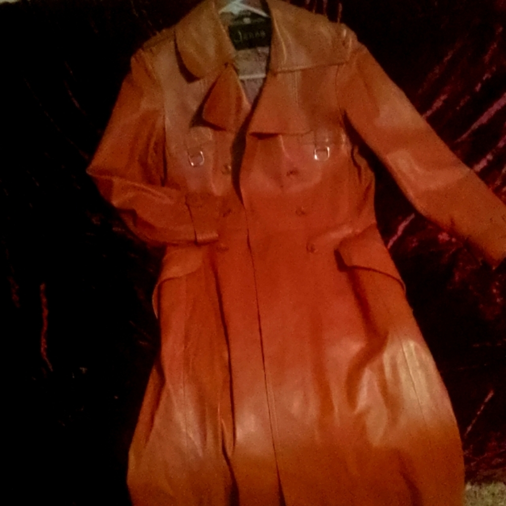 Leather vintage trench coat size M, barely worn